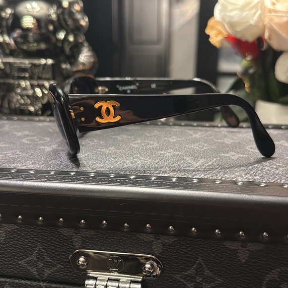 Vintage Chanel Women’s Sunglasses - Picture 3 of 9